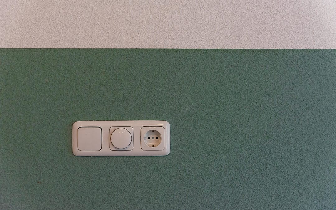 Zelf stopcontact vervangen? Zo doe je het