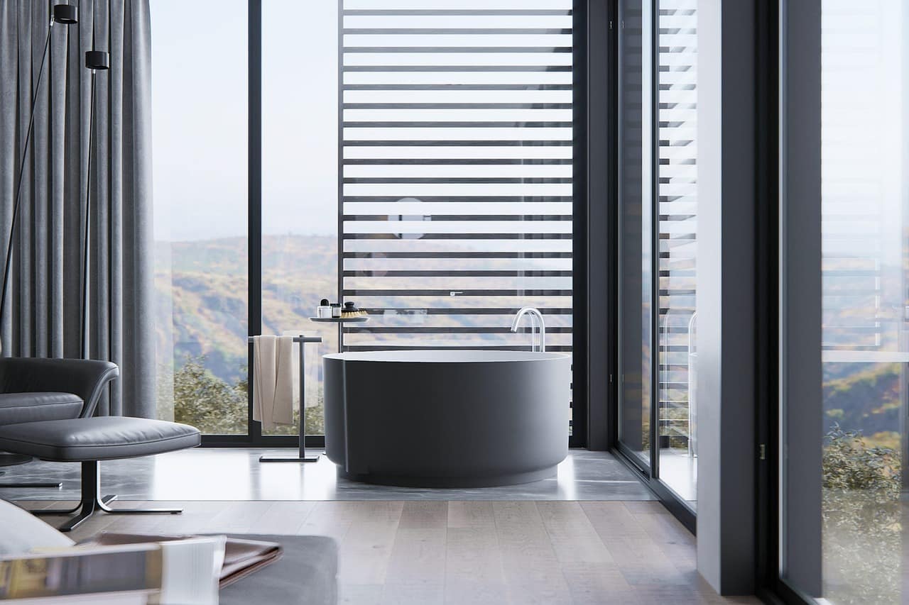 bathroom-6686057_1280 Moderne badkamer met een vrijstaand zwart bad, grote ramen met uitzicht op de natuur, minimalistische inrichting en luxe details in een stijlvolle open ruimte