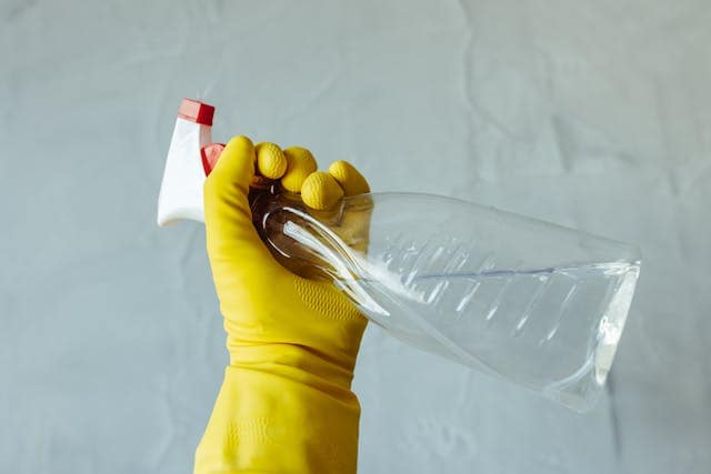 Keukenkastjes schoonmaken