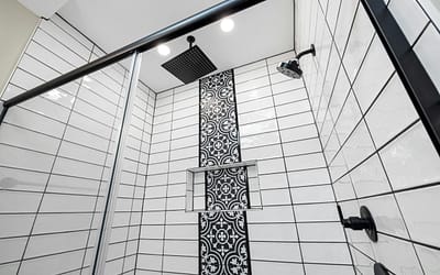 Zo verwijder je kalkaanslag in je badkamer met alleen soda en groene zeep