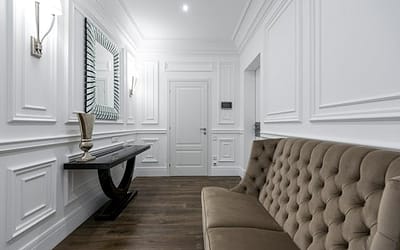 Lambrisering in de gang: ideeën en stijlen